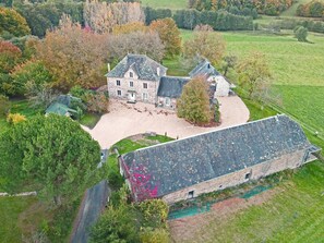 Exterior - Very large property, ideal for large groups seeking tranquility (Saint-Germain-les-Vergnes)