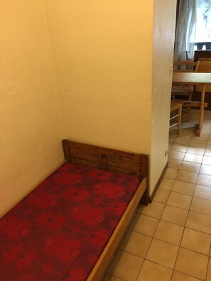 1 chambre, fer et planche Ă repasser, Wi-Fi gratuit, draps fournis