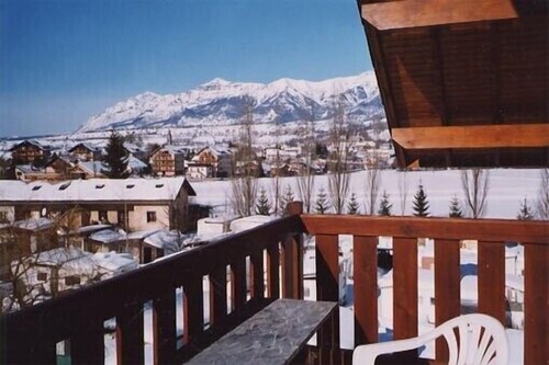 Duplex Ancelle, well located, beautiful view of the Ecrins massif, at the foot of the slopes