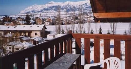 Duplex Ancelle, well located, beautiful view of the Ecrins massif, at the foot of the slopes