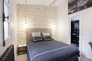 1 Schlafzimmer, Zimmersafe, Schreibtisch, Bügeleisen/Bügelbrett