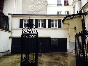 Exterior - Like a house, fantastic loft style apartment ** ideal for a family** (Paris)
