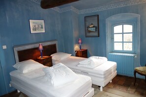 5 slaapkamers, een strijkplank/strijkijzer, reisbedje, gratis wifi