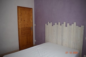 3 bedrooms, iron/ironing board, free WiFi