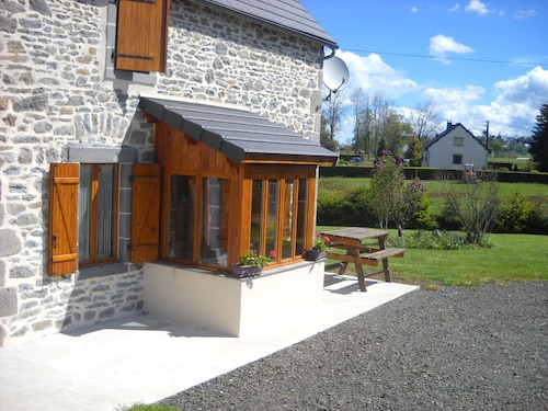 Beau Gite 60 m2 au calme proche la bourboule/le mont dore