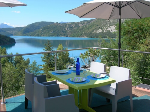 CASTELLANE GORGES DU VERDON VILLA SPIRALE BATEAU A PEDALES PRIVE, IDEAL PADDLE
