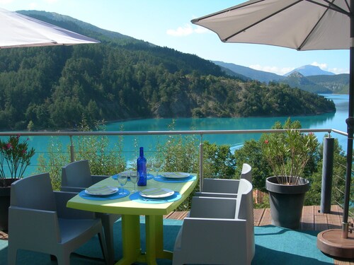 2-stöckige Villa mit Seeblick nahe Castellane-Verdon-Schluchten, mit Tretboot