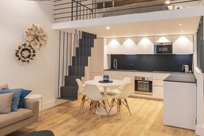 Interior - COURS SALEYA – Renovated • 3 Bedrooms • 1 min to Beach • Air Conditioning (Nice)