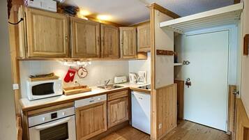 KylskÄp, mikrovÄgsugn, ugn och diskmaskin