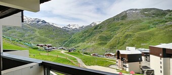 Beautiful 1-bedroom renovated, 4 people, ski-in/ski-out with parking