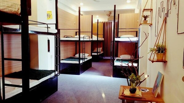 Bed in 6-Bunk Bed Mixed Dorm Room | Desk, iron/ironing board (on request), WiFi (free) - Tabana hostel (Nha Trang)