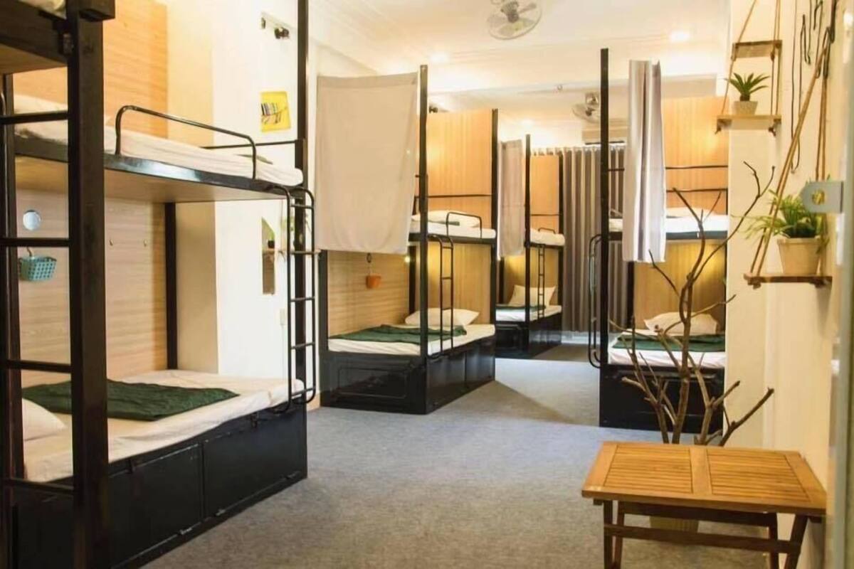 Chambre, dortoir mixte (Bed in 6-Bunk Bed) | Bureau, fer et planche à repasser, Wi-Fi gratuit