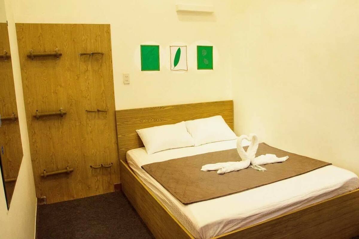 Chambre Double | Bureau, fer et planche à repasser, Wi-Fi gratuit