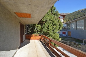 Property grounds - Nice apartment situated in the center of Verbier.<br><br>It is composed of an open kitchen full equiped, (Verbier)