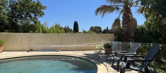 Maisonnette with private pool in the Alpilles