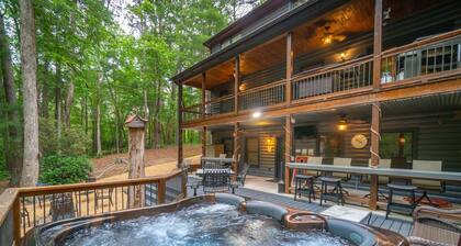 Upscale Mountain Retreat w/Hot Tub & Gated Privacy