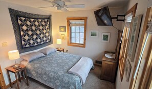 5 habitaciones, tabla de planchar con plancha y cuna de viaje 