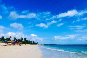 On the beach - Beach Front Studio For Rent in Freeport Grand Bahamas , Port Lucaya (Freeport)