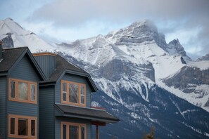 Exterior - PANORAMIC VIEWS TO BANFF NATIONAL PARK | TWO STOREY PENTHOUSE | WINTER ON SALE (Canmore)