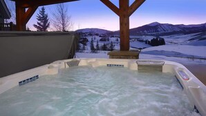 A hot tub with a view of snowy mountains. - Silver Lane (Mt. Crested Butte)