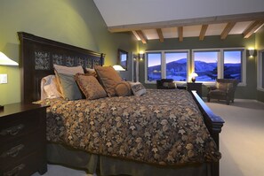 5 bedrooms, internet, bed sheets - Silver Lane / Luxury 5,200 Sq.Ft Home/Walk to Ski Access/Hot Tub/Gourmet Kitchen (Mt. Crested Butte)
