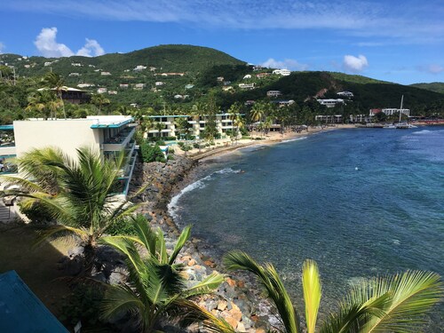 SEHEN SIE SICH DIE ANSICHT AN! Fantastic Affordable Oceanfront Studio - Hören Sie den Wellen zu