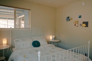 2 bedrooms, iron/ironing board, WiFi, bed sheets -  Private Yosemite County home. On 40 Acres! (Mariposa)