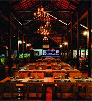 3 restaurants, breakfast, lunch, dinner served; local cuisine