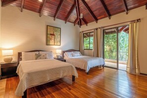 4 dormitoris, caixa forta a l'habitació i escriptori 