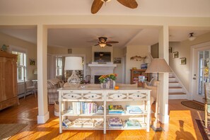 Frigorífic, microones, forn i placa de cuina