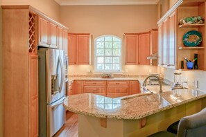 Fridge, microwave, oven, stovetop - Seagrove, Private Pool, Near to Beach & Seaside + Free Attraction Tickets! (Santa Rosa Beach)