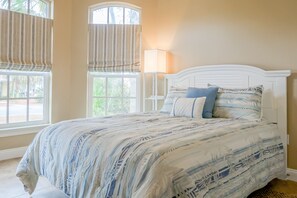 3 chambres, fer et planche à repasser, Wi-Fi gratuit, draps fournis