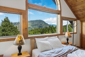 3 bedrooms, desk, iron/ironing board, WiFi