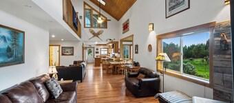 Yellowstone Mountain Home-Secluded custom home near Yellowstone with privacy!