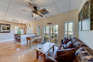 Télévision, cheminée