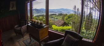 Mountain Retreat with Spectacular View Overlooking San Jose