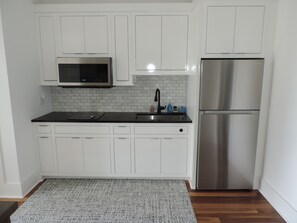 Fridge, microwave, stovetop, coffee/tea maker - Modern Studio Apartment., Sleeps 4, Steps to the Beach! (Santa Rosa Beach)