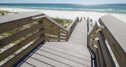 Moderni yksiö., Vuodepaikkoja 4, askeleen päässä rannalta!