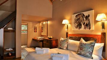 Habitación familiar, para no fumadores | Ropa de cama de alta calidad y caja de seguridad en la habitación