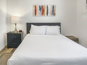 2 habitaciones, caja de seguridad en la habitación y escritorio 