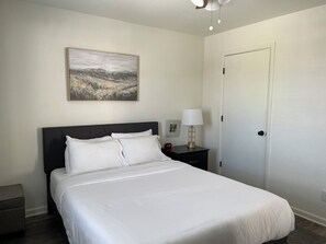 2 bedrooms, in-room safe, desk, iron/ironing board