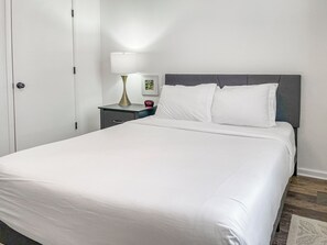 2 habitaciones, caja de seguridad en la habitación y escritorio