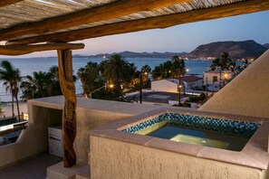 Outdoor spa tub - Casa del Desierto Sum (La Paz)