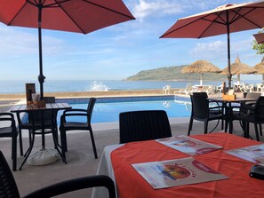 Outdoor dining - Spectacular Corner Unit w/Huge Ocean Views, Pool & Private Beach Access (Mazatlan)