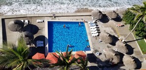 Piscina a l'aire lliure i piscina climatitzada
