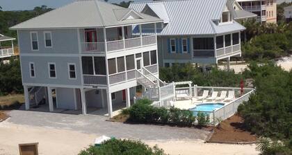 4 bedroom, private pool BEACH GEAR PROVIDED!!