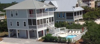 4 bedroom, private pool BEACH GEAR PROVIDED!!