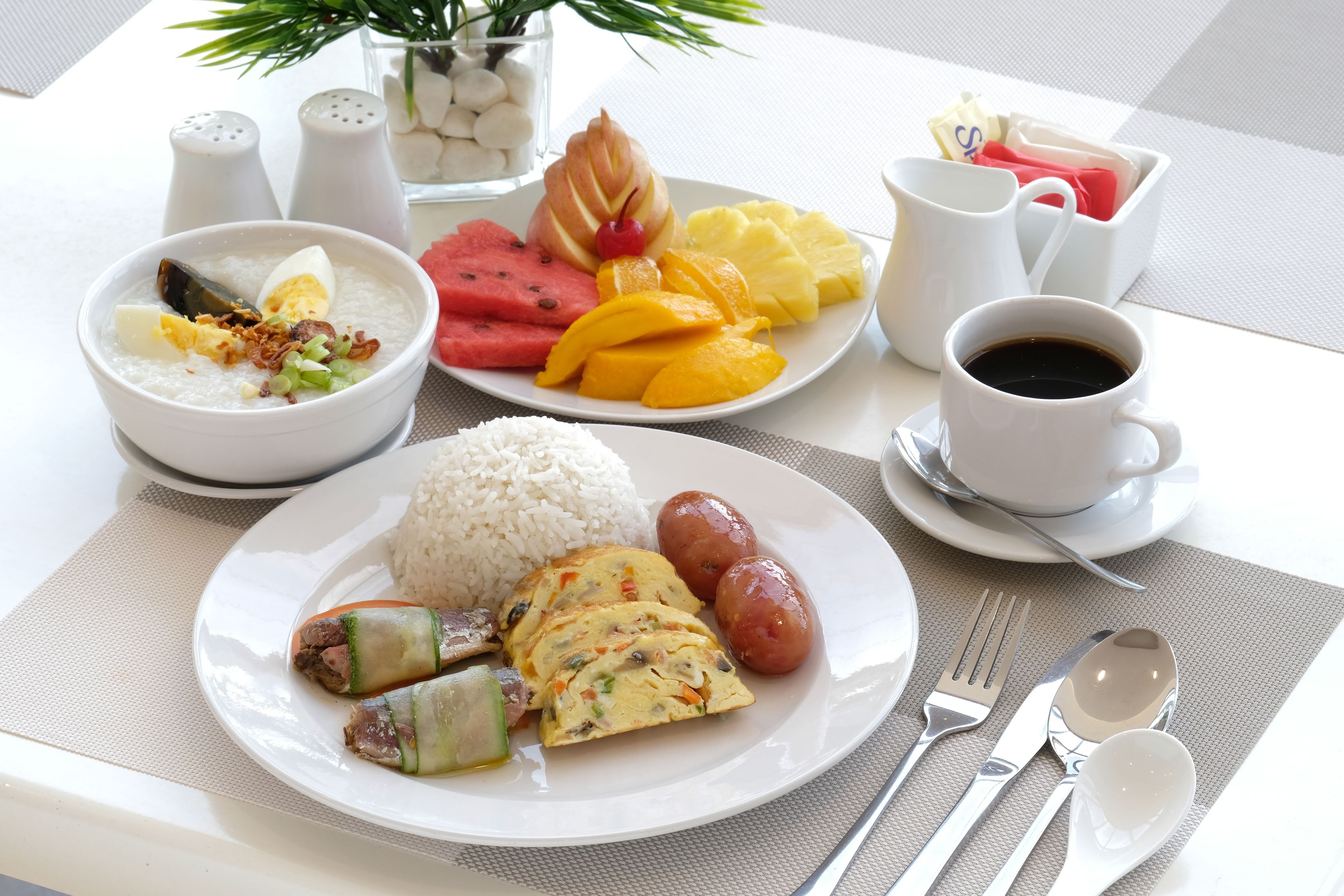 daily cooked-to-order breakfast for a fee