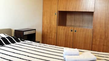 3 bedrooms, in-room safe, iron/ironing board, WiFi