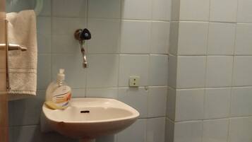 Combined shower/bathtub, hair dryer, towels, soap